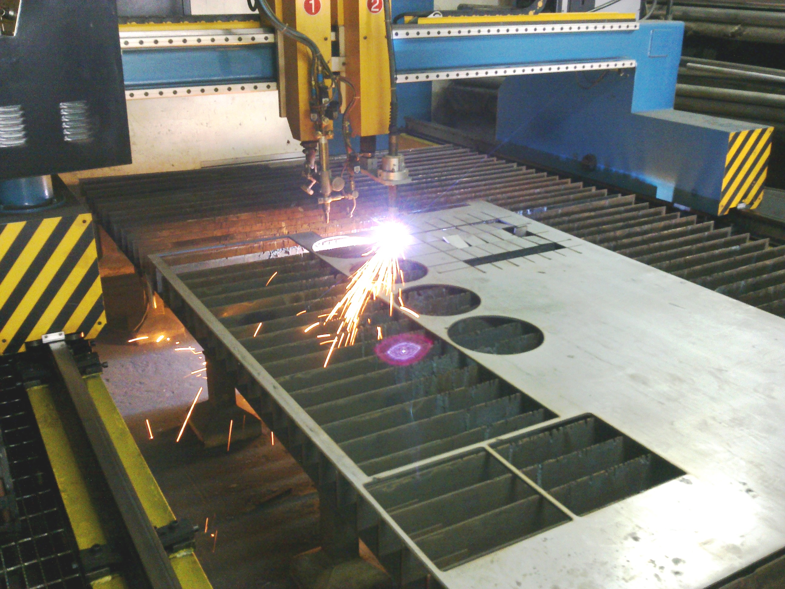 CNC PLASMA CUTTING MACHINE